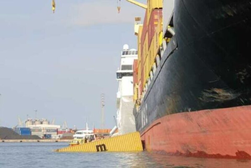 Se billederne: Containerskib taber fire containere i Venedig