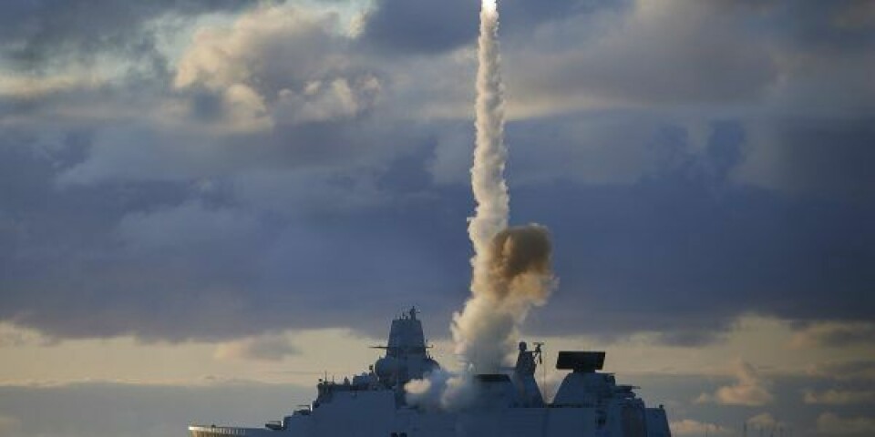 Fregatten Niels Juel affyrer et SM-2 missil. Foto: Forsvaret