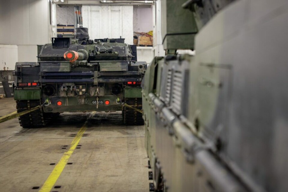 Se billederne: Her lastes skib med danske kampvogne