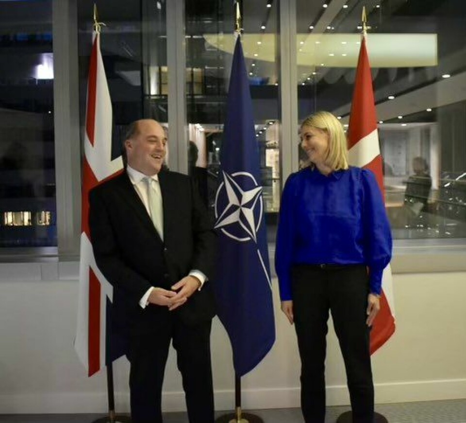 Forsvarsministeren diskuterer pirater til NATO-topmøde
