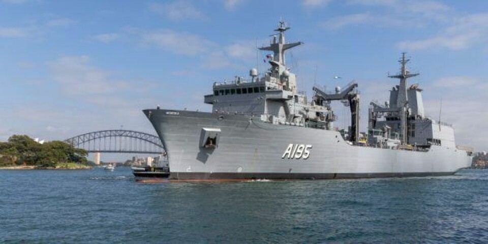 Det australske flådeskib HMAS Supply skal efter planen nu snart have selskab af atomubåde Down Under. Arkivfoto: Royal Australian Navy