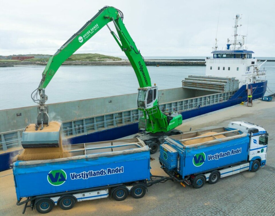 Se de flotte billeder: Soya losses af fragtskib på vestkysten