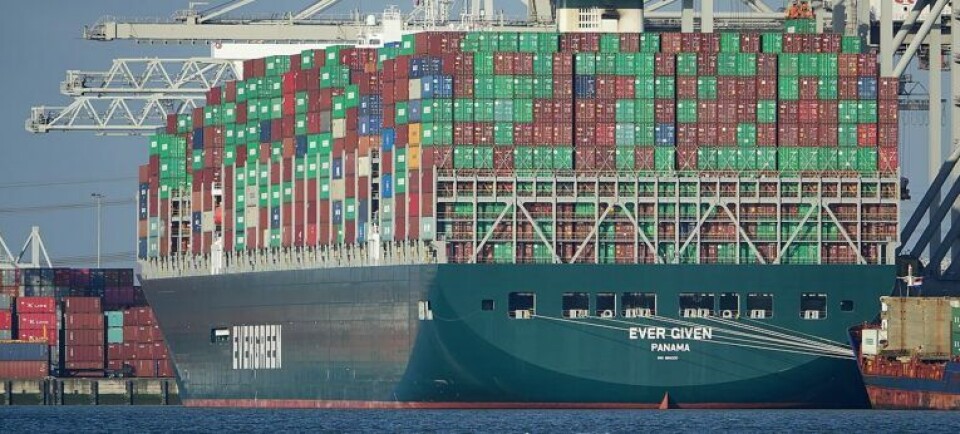 Forlader Suez-kanalen: Ever Given har lettet anker Forlader Suez-kanalen: Ever Given har lettet anker
