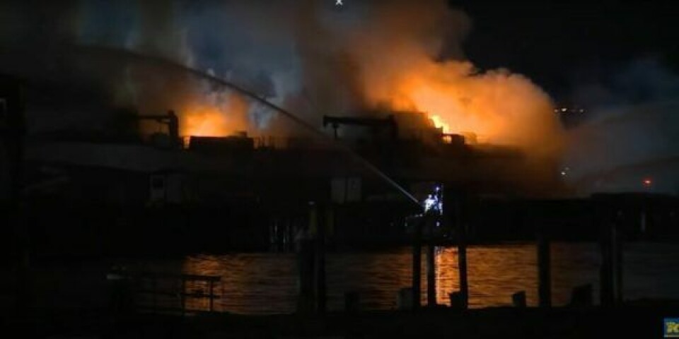 Video: Voldsom brand i 109 meter langt skib i Tacoma Havn Udklip-6-768x369