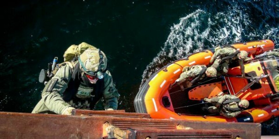 Boardinghold på vej ombord på Mærskskib. Foto: Forsvaret