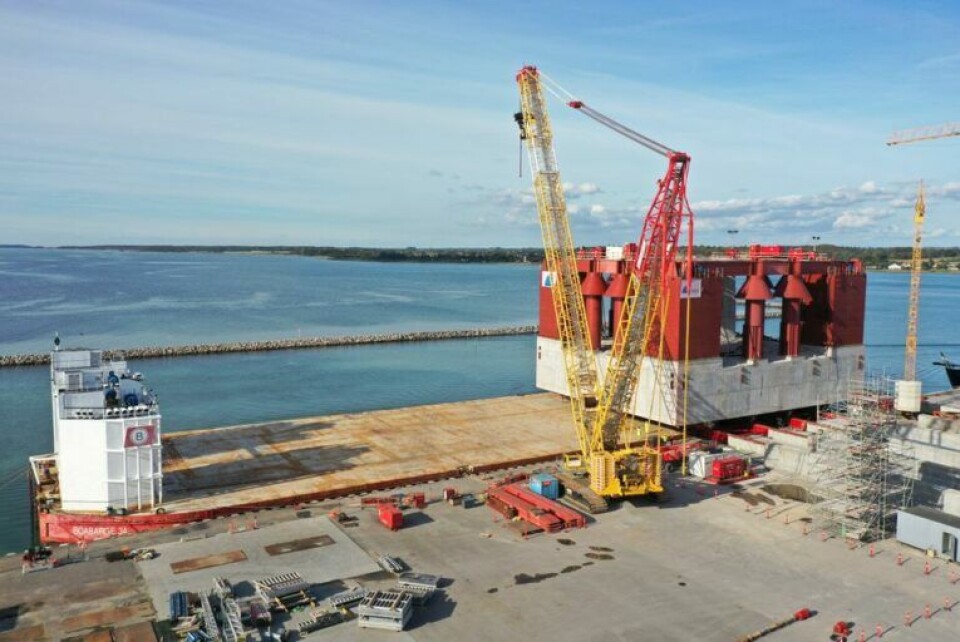 En kæmpe på 12.000 ton er begyndt sin rejse ud i Storstrømmen En kæmpe på 12.000 ton er begyndt sin rejse ud i Storstrømmen