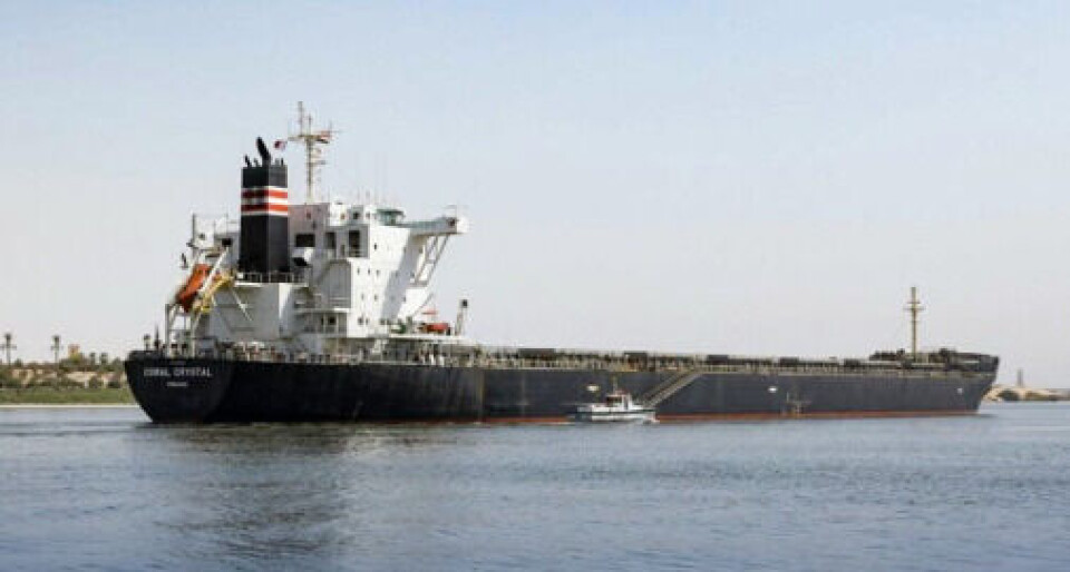 Video: Bulkskib grundstødt i Suez-kanalen Video: Bulkskib grundstødt i Suez-kanalen