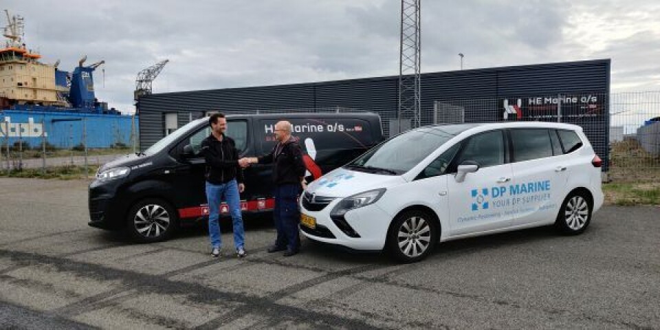 Tidligere ejer af DP Marine, Arly Froholt Pedersen (th.), kommer fremadrettet til at stå for al salg og projektstyring af elektronik hos HE Marine, som glæder sig til at få den garvede tekniker med på holdet. Her ses han sammen med direktør i HE Marine, Thomas Lyhne. Tidligere ejer af DP Marine, Arly Froholt Pedersen (th.), kommer fremadrettet til at stå for al salg og projektstyring af elektronik hos HE Marine, som glæder sig til at få den garvede tekniker med på holdet. Her ses han sammen med direktør i HE Marine, Thomas Lyhne.Foto: HE Marine