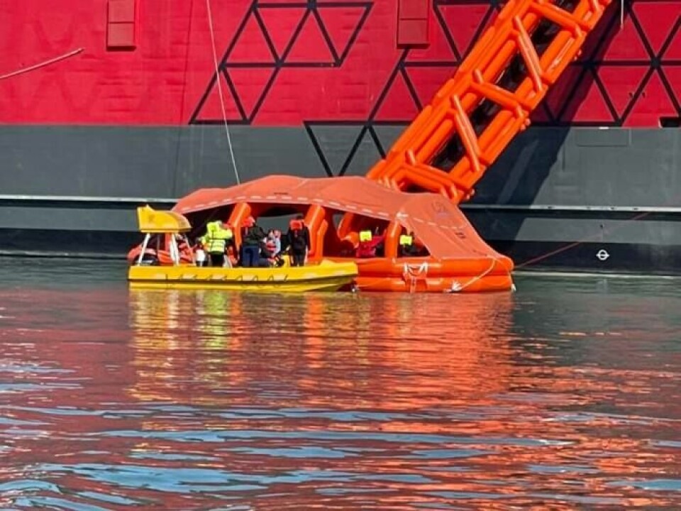 Se billederne: Redningsbåde i vandet i Hirtshals