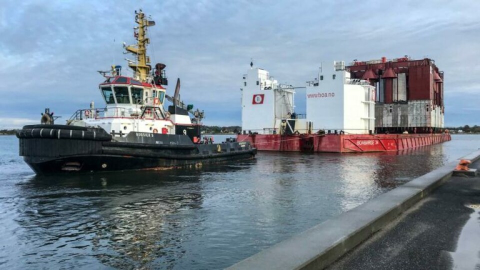 Nu sejles pylonfundamentet ud i Storstrømmen
