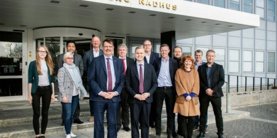 Der var tirsdag fint besøg på rådhuset i Esbjerg. Forrest ses her Estlands minister for økonomi & infrastruktur, Taavi Aas, sammen med Esbjerg Kommunes 1. viceborgmester Nicolaj Aarøe. Foto: Esbjerg Kommune