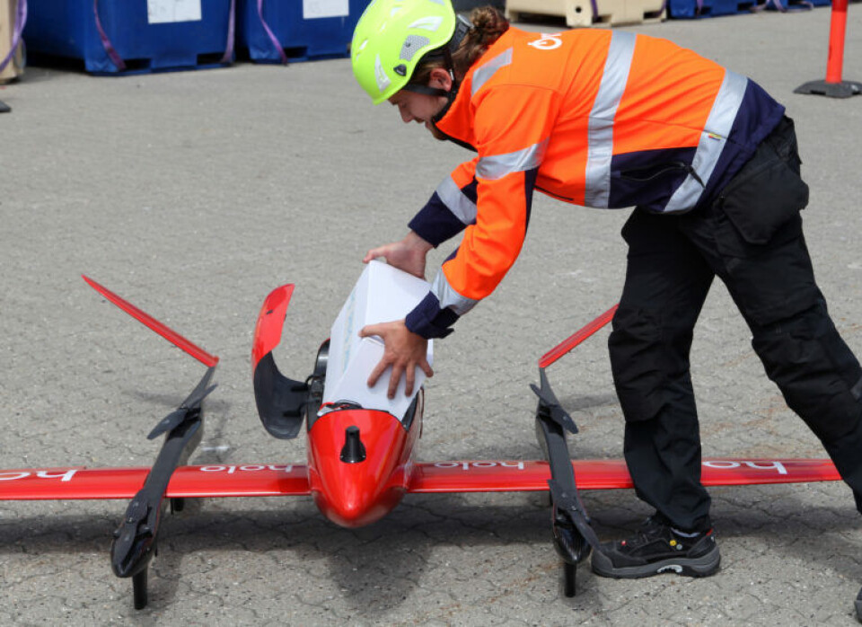 Se billederne: Ørsted og DSV tester fragtdroner ved Anholt Havmøllepark