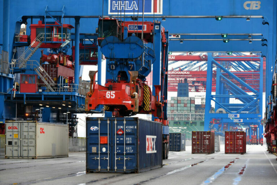Asiatisk shippinggigant vil købe sig ind i Hamborg Havn