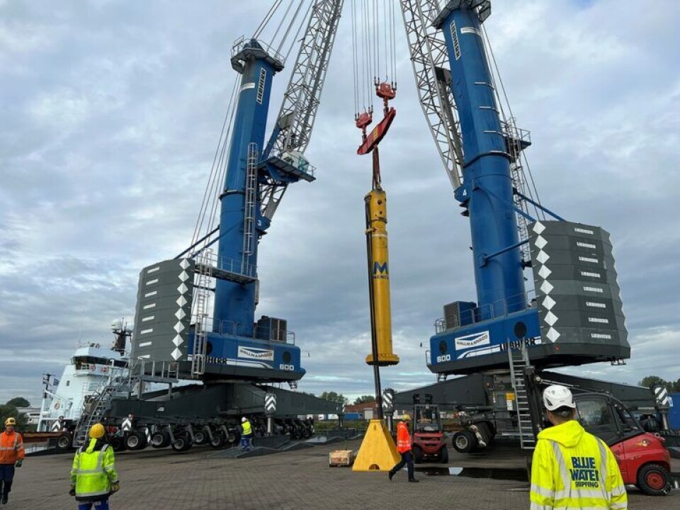 Flotte billeder: Returtransport af 653 tons hydraulisk hammer