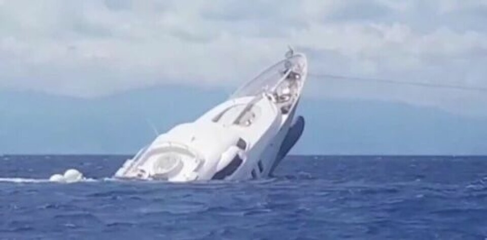 Vild video: Her synker megayacht ud for Italiens kyst