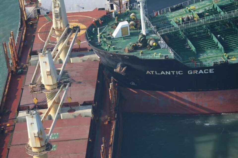 Se de voldsomme billeder: Bulker torpederet af tankskib Se de voldsomme billeder: Bulker torpederet af tankskib