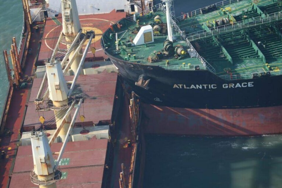 Se de voldsomme billeder: Bulker torpederet af tankskib