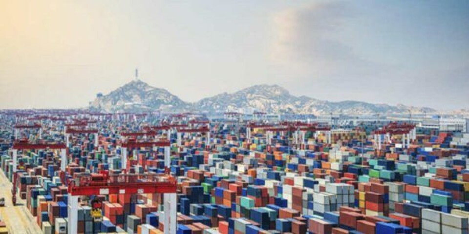 Mangel på containere tvinger elektronikkæder til at benytte fly shanghai-container-havn-768x512