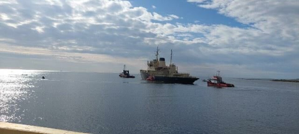 Se billederne: Første isbryder på vej mod ophugning i Esbjerg