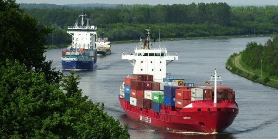 Ny påsejling af sluseport i Kielerkanalen Konvoj-sejlads-i-Kieler-Kanalen-1