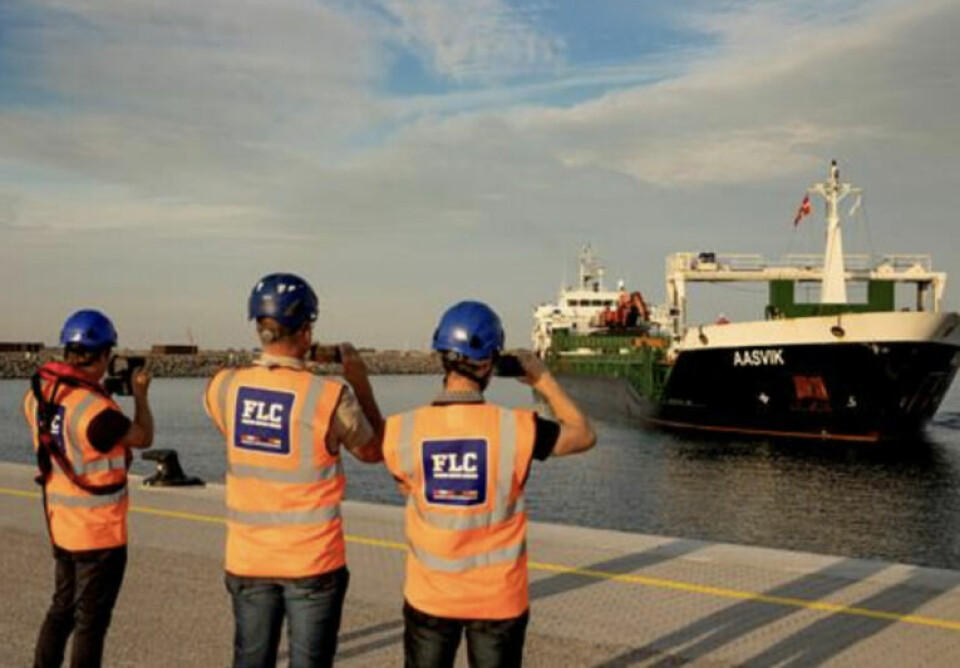Se videoen: Første fragtskib anløber arbejdshavnen ved Femernbyggeriet