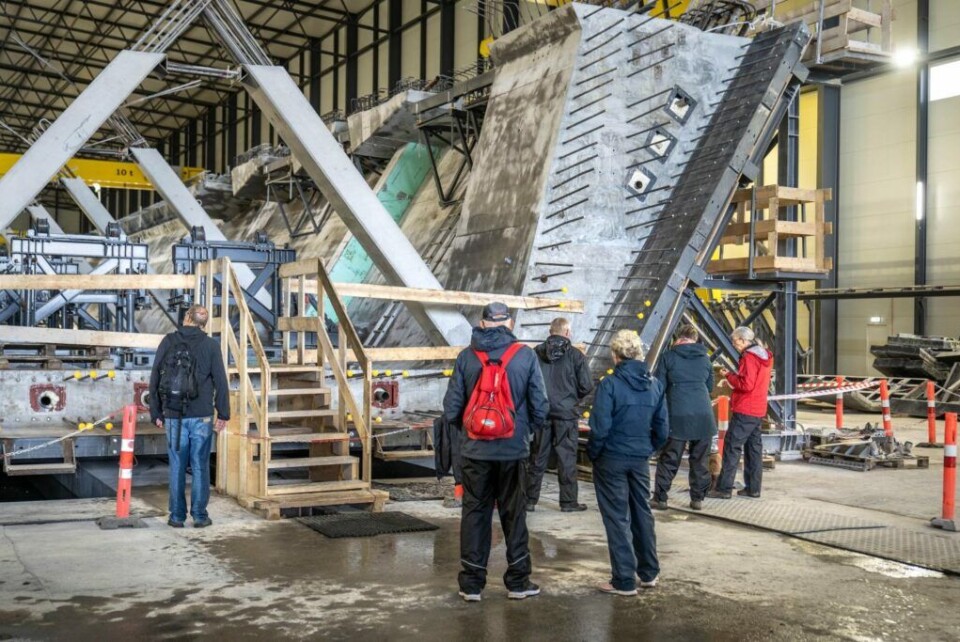 Byggepladsruten gik blandt andet igennem den store hal 2, hvor brodragerne til projektet bliver fremstillet.