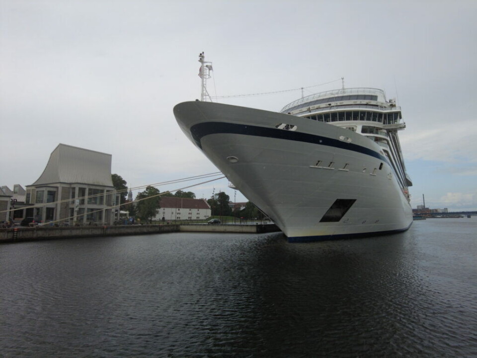 Utzon Centeret på Aalborg Havn så lille ud ved siden af Viking Jupiter.