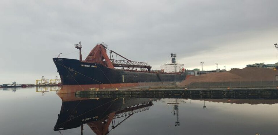 Voldsomme billeder: 35 tilskadekomne efter skib vælter i skotsk havn
