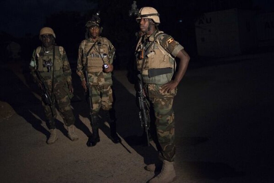 Bevæbnede angriber passagerbåd og kidnapper otte i Nigeria Bevæbnede angriber passagerbåd og kidnapper otte i Nigeria