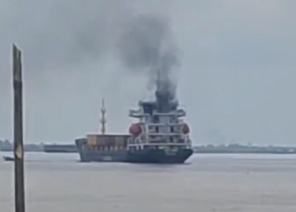 Video: Sømand forsvundet efter brand på containerskib Video: Sømand forsvundet efter brand på containerskib